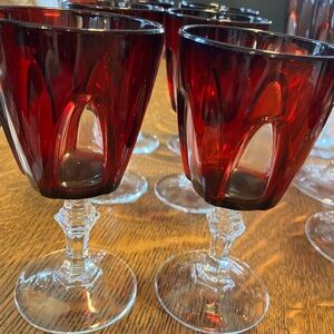 BUY NOW 🎄VINTAGE RUBY RED CHRISTMAS GLASSES SET OF 8 , 6” TALL, LQQK 💋❤️💋